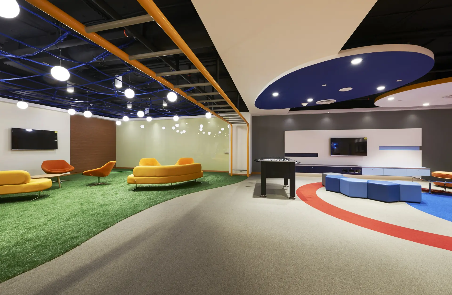Open plan collaboration zone and office lounge area supporting office fit out at Singapore Airlines Staff Lounge Singapore office layout.